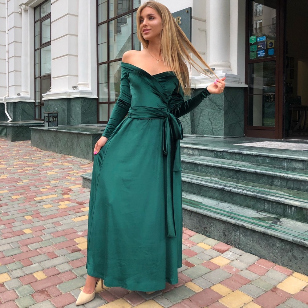 ❗️NEW❗️ Emerald green Off Shoulder Velvet Wrap Maxi Dress
